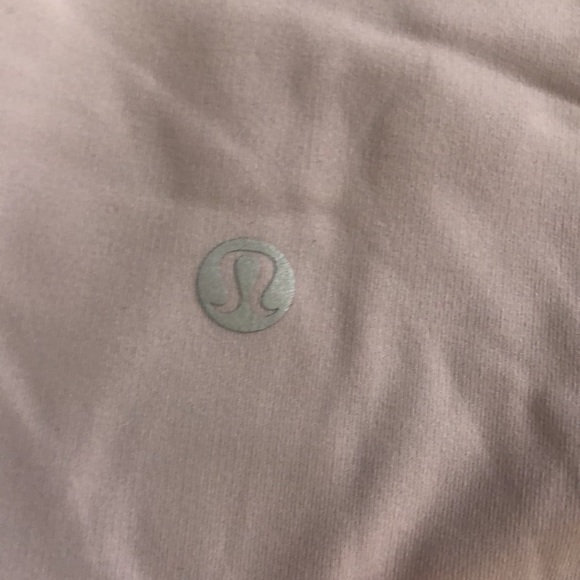 Size 8 LULULEMON w/ scalloped bottoms. - Picture 2 of 5